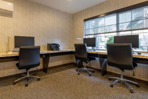 Best Western Plus Carriage Inn - image 11
