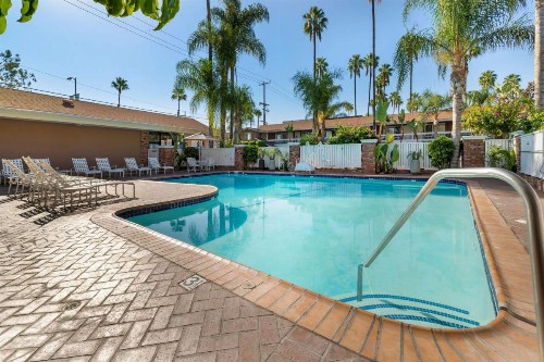 Best Western Plus Carriage Inn - image 12