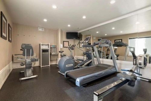 Best Western Plus Carriage Inn - image 14