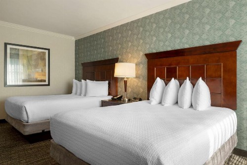 Best Western Plus Carriage Inn - image 15