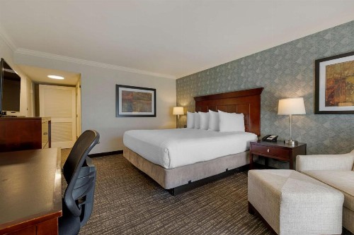 Best Western Plus Carriage Inn - image 18