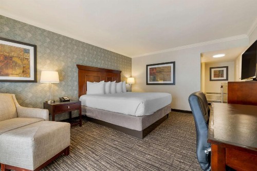 Best Western Plus Carriage Inn - image 22