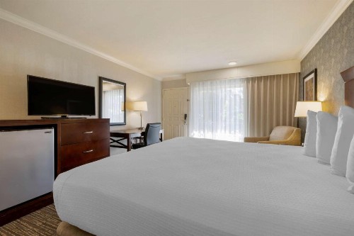 Best Western Plus Carriage Inn - image 27