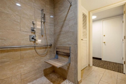 Best Western Plus Carriage Inn - image 32