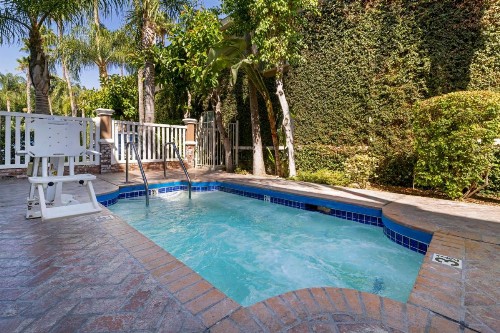 Best Western Plus Carriage Inn - image 9