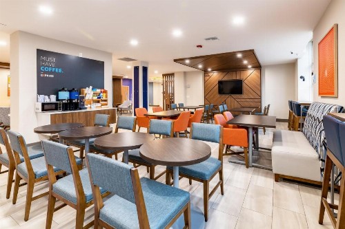 Holiday Inn Express Van Nuys - image 13