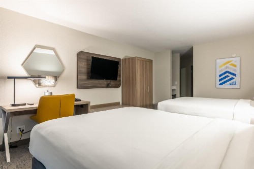 Holiday Inn Express Van Nuys - image 16