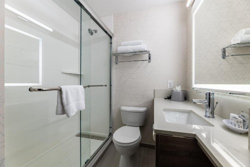 Holiday Inn Express Van Nuys - image 17