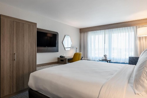Holiday Inn Express Van Nuys - image 18