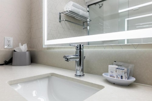 Holiday Inn Express Van Nuys - image 19