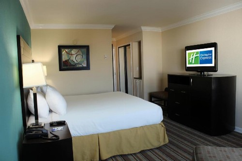 Holiday Inn Express Van Nuys - image 23
