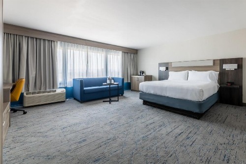 Holiday Inn Express Van Nuys - image 25