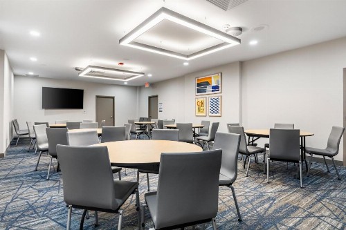 Holiday Inn Express Van Nuys - image 29