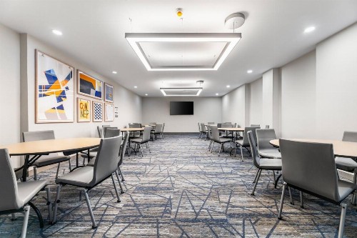 Holiday Inn Express Van Nuys - image 31