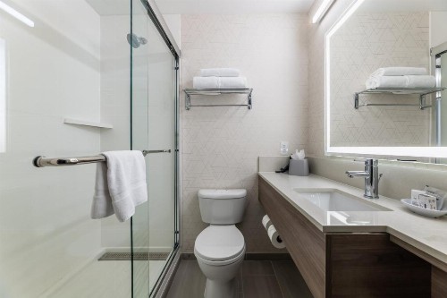 Holiday Inn Express Van Nuys - image 36