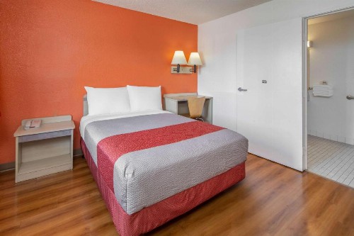 Motel 6-Sepulveda CA - Los Angeles - Van Nuys - North Hills - image 6