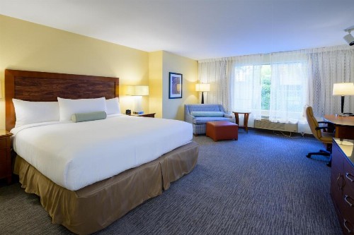 Airtel Plaza Hotel - image 29