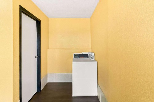 Super 8 by Wyndham Vandalia/Dayton International Airport - image 31