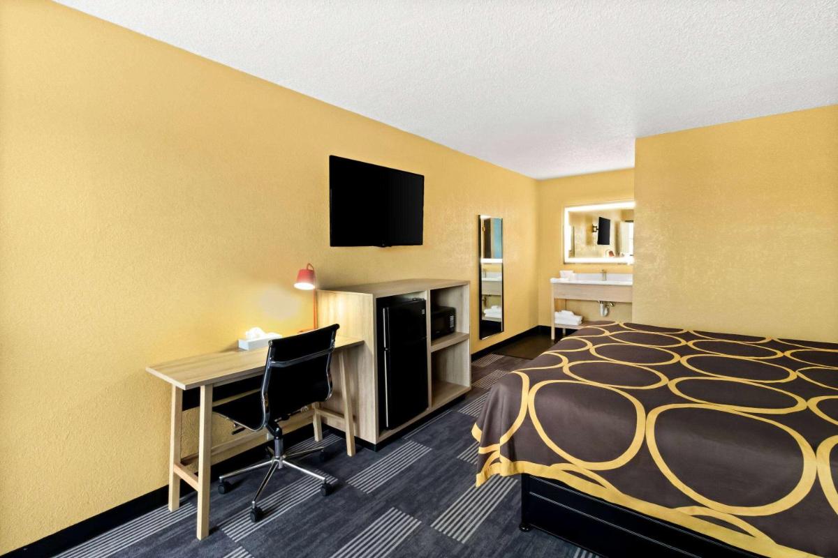 Super 8 by Wyndham Vandalia/Dayton International Airport - image 5