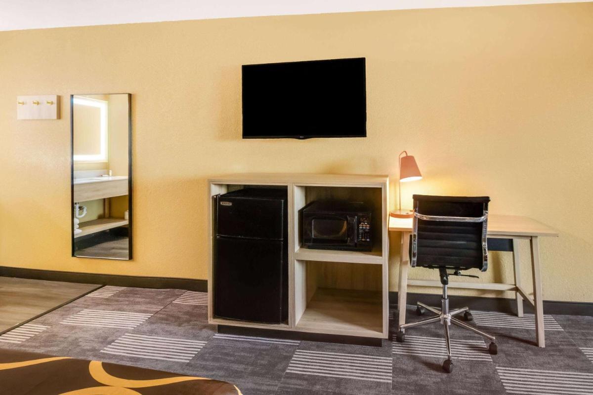 Super 8 by Wyndham Vandalia/Dayton International Airport - image 6