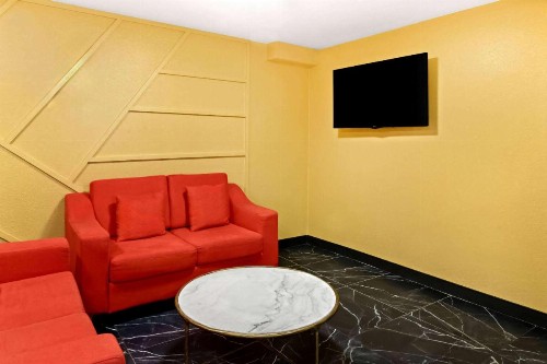 Super 8 by Wyndham Vandalia/Dayton International Airport - image 8