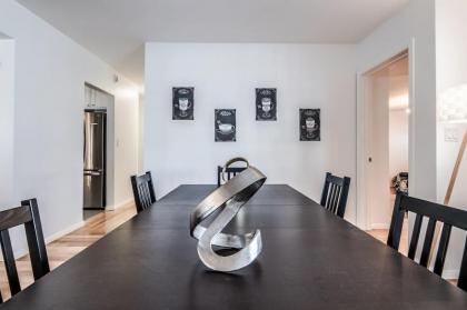 Spacious Beach House Close to Everything! - image 4