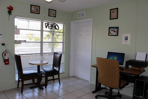 Sunshine Inn & Suites Venice Florida - image 19