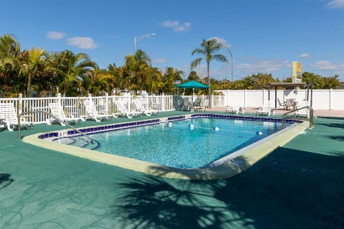 Sunshine Inn & Suites Venice Florida - image 4