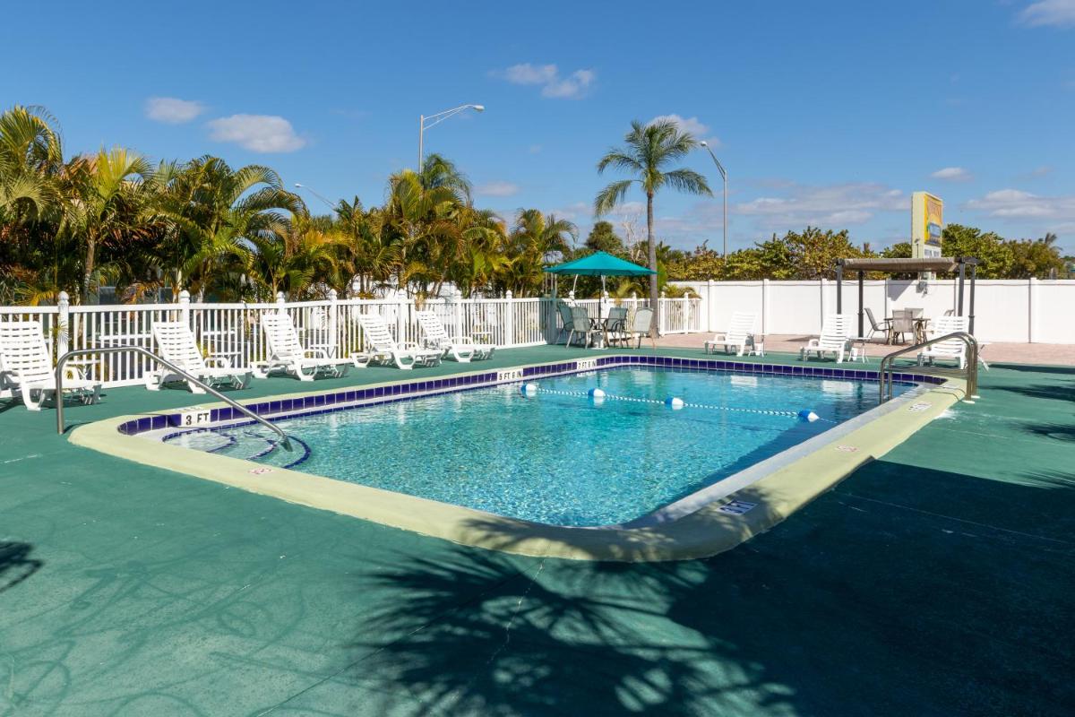 Sunshine Inn & Suites Venice Florida - image 4
