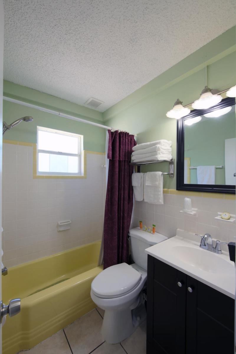 Sunshine Inn & Suites Venice Florida - image 7