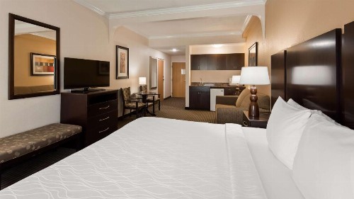 Best Western Plus Ambassador Suites Venice - image 25