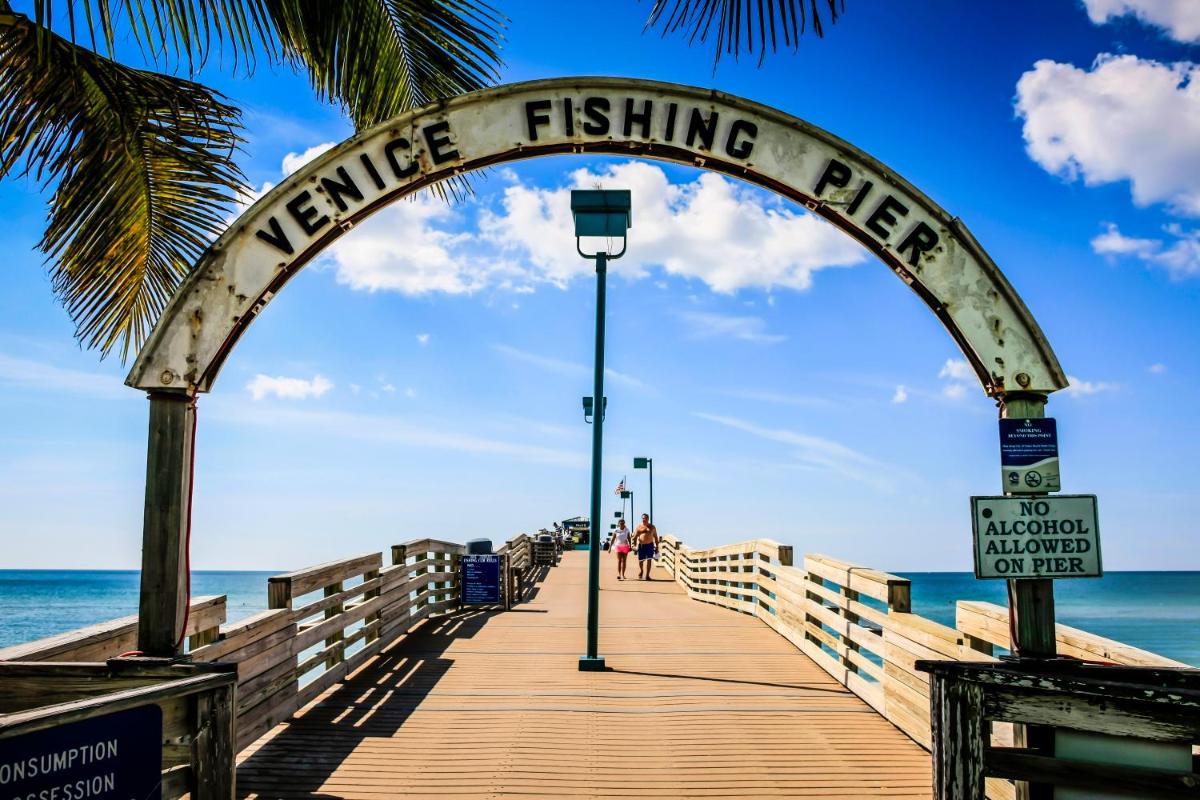 Tropical Villas Of Venice Beach - image 7