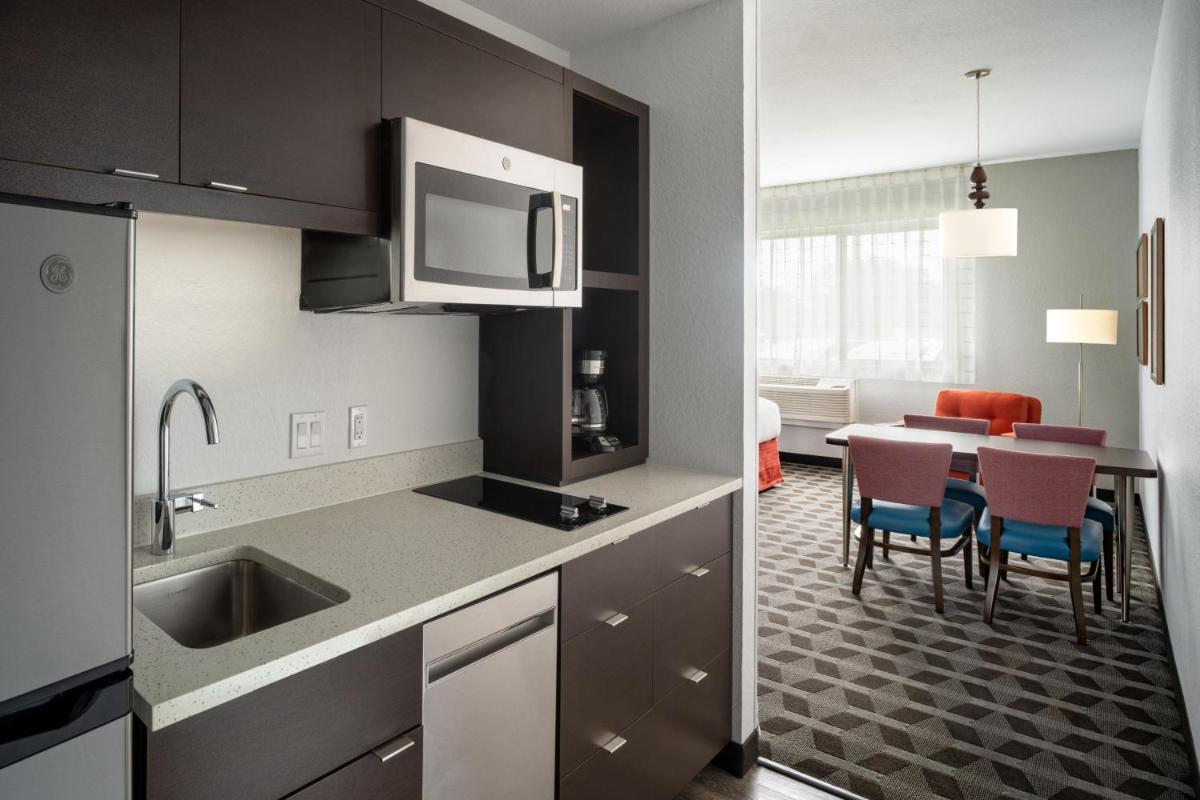 TownePlace Suites By Marriott Venice - image 7
