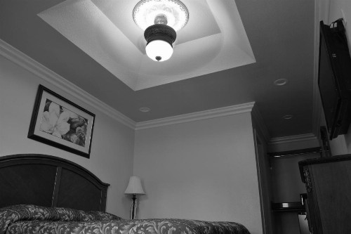 Crystal Lodge Motel - image 10