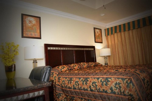 Crystal Lodge Motel - image 11
