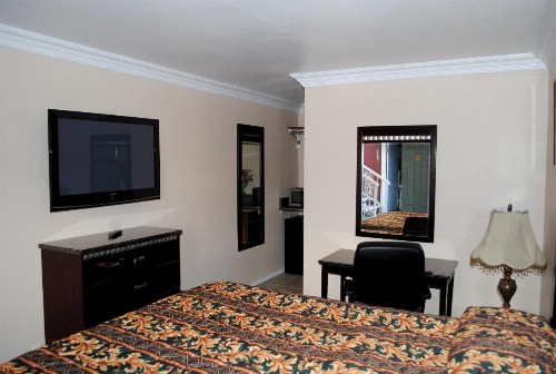 Crystal Lodge Motel - image 29