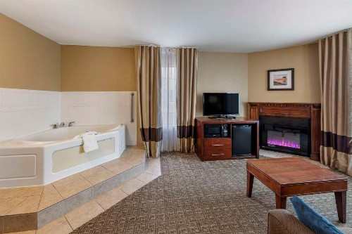 Comfort Inn & Suites Ventura Beach - image 14