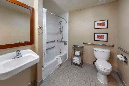 Comfort Inn & Suites Ventura Beach - image 3