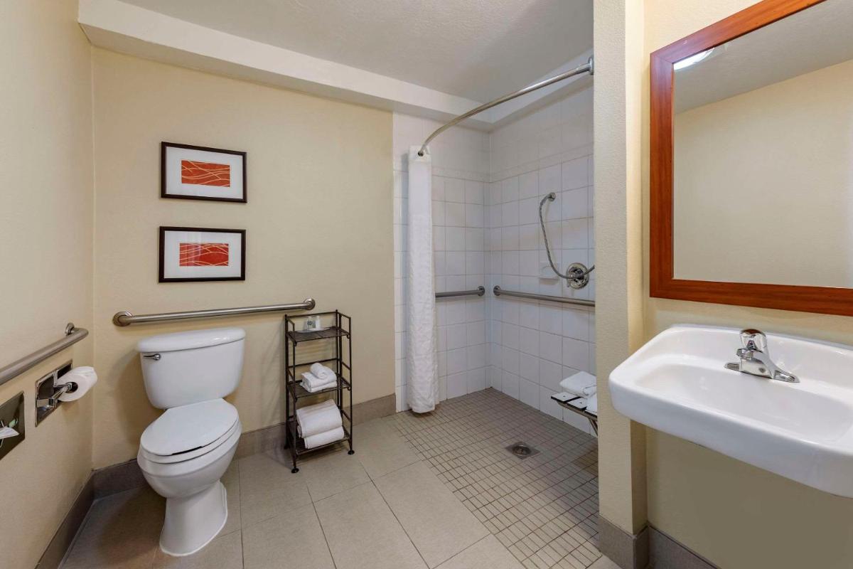 Comfort Inn & Suites Ventura Beach - image 4