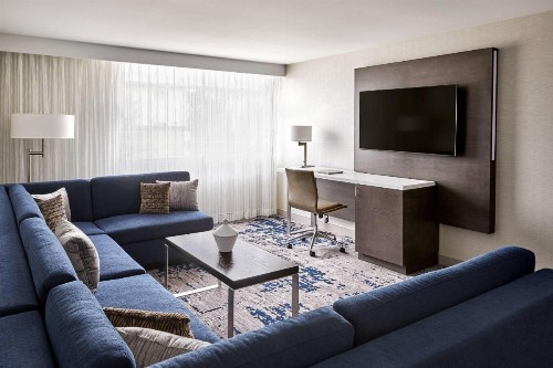 Ventura Beach Marriott - image 11