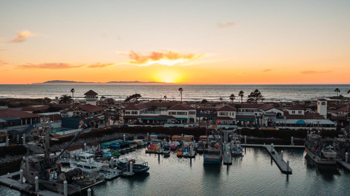 Ventura Beach Marriott - image 3