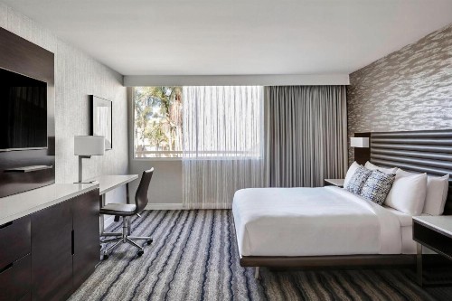 Ventura Beach Marriott - image 6