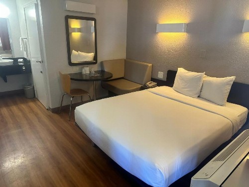 Motel 6-Ventura CA - South - image 35