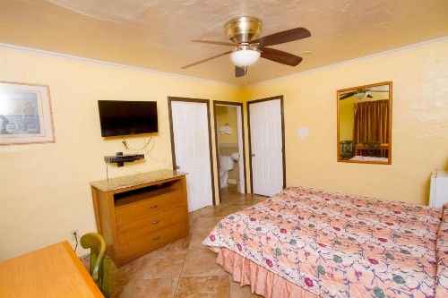 Mission Bell Motel - image 13