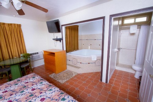 Mission Bell Motel - image 5