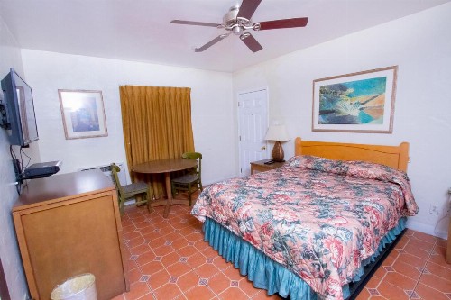 Mission Bell Motel - image 6