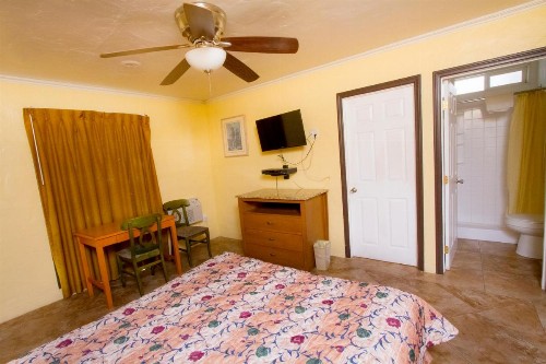 Mission Bell Motel - image 9