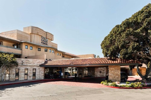 Four Points by Sheraton Ventura Harbor Resort - image 2