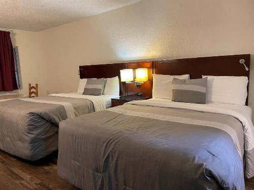 Travelers Beach Inn - image 13