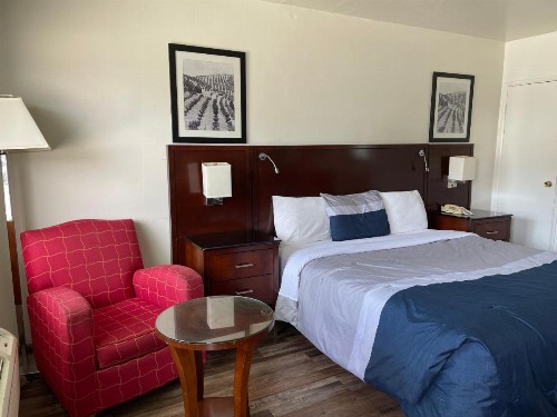 Travelers Beach Inn - image 2